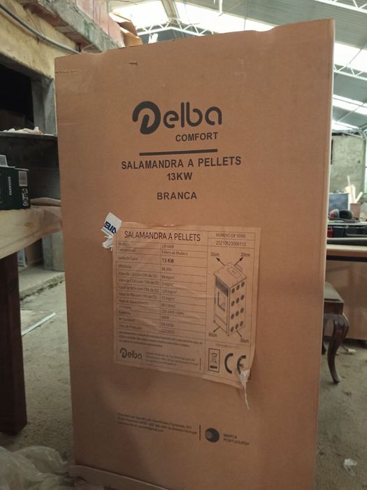 Delba Comfort DB-686B — Salamandra a pellets branca de 13 kW