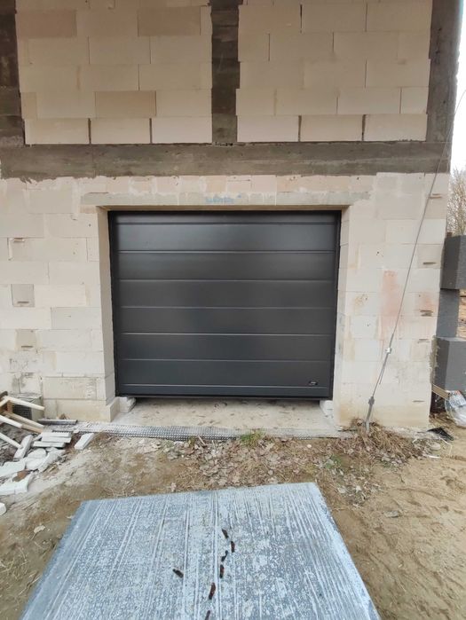 Bramy segmentowe - garażowe i przemysłowe - drzwi, okna.