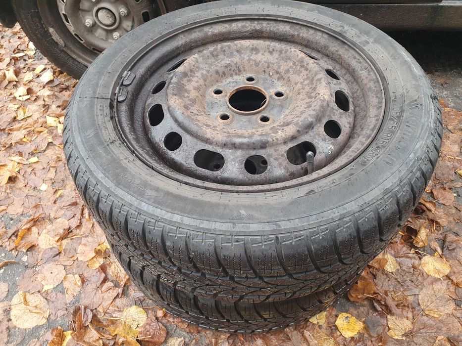 Dwie felgi z oponami dębica 205/55 R16