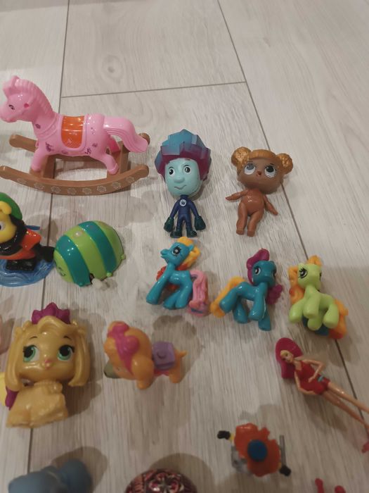 Іграшки з кіндера та інші