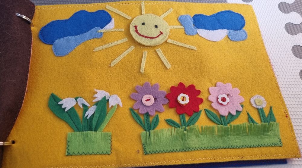 Filcowa sensoryczna książeczka