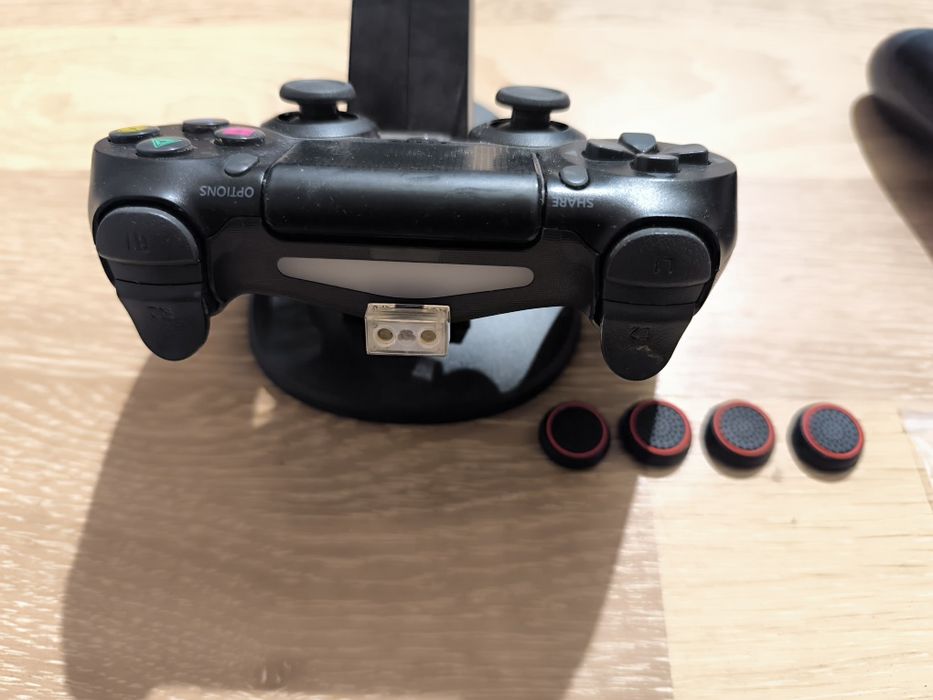 Два геймпада dualshock 4 + докстанция