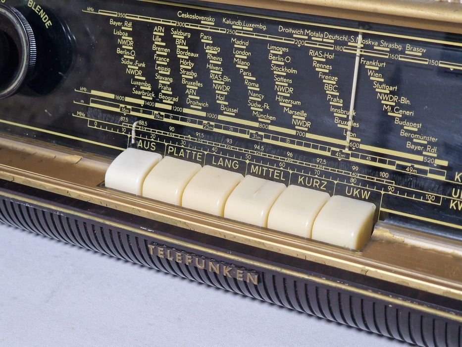 Rádio antigo reparado Telefunken