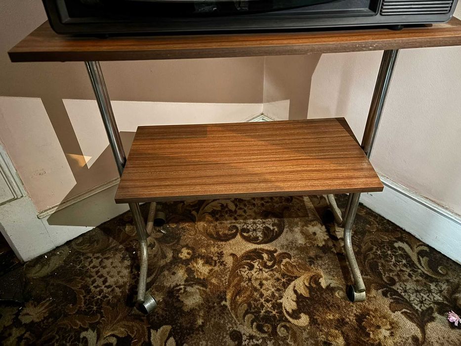 Mesa de Apoio Vintage com Rodas - Suporte TV / Hi-Fi Retro