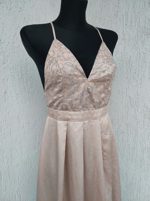 Elegancka sukienka wieczorowa w roz S/M.