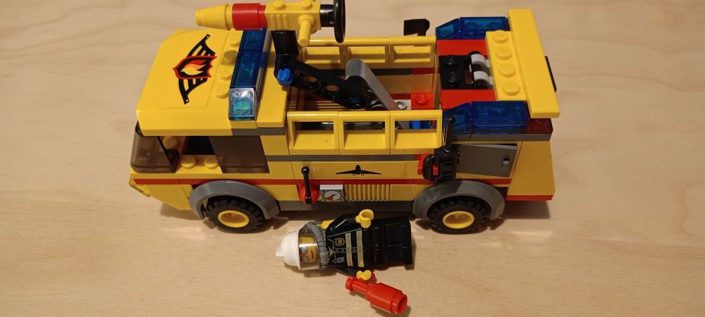 Lego CITY 7891 Lotniskowy wóz strażacki
