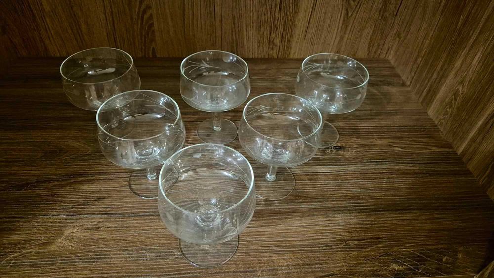 Szklane grawerowane kieliszki do szampana/koktajli z motywem roślinnym