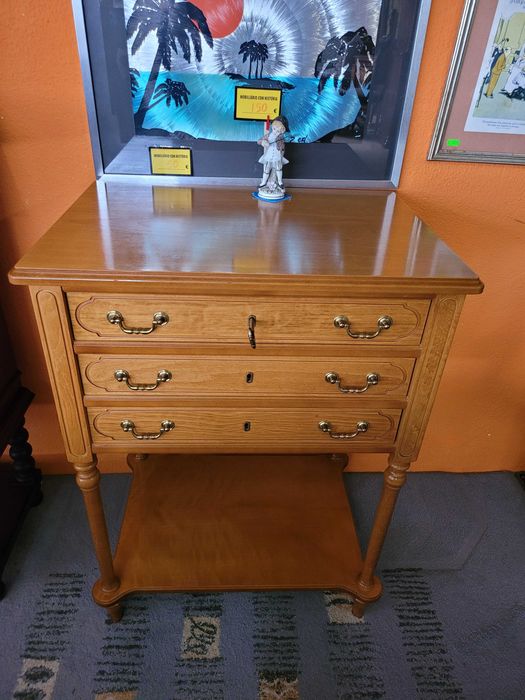 Móvel de apoio com três gavetas - Muito bom estado geral