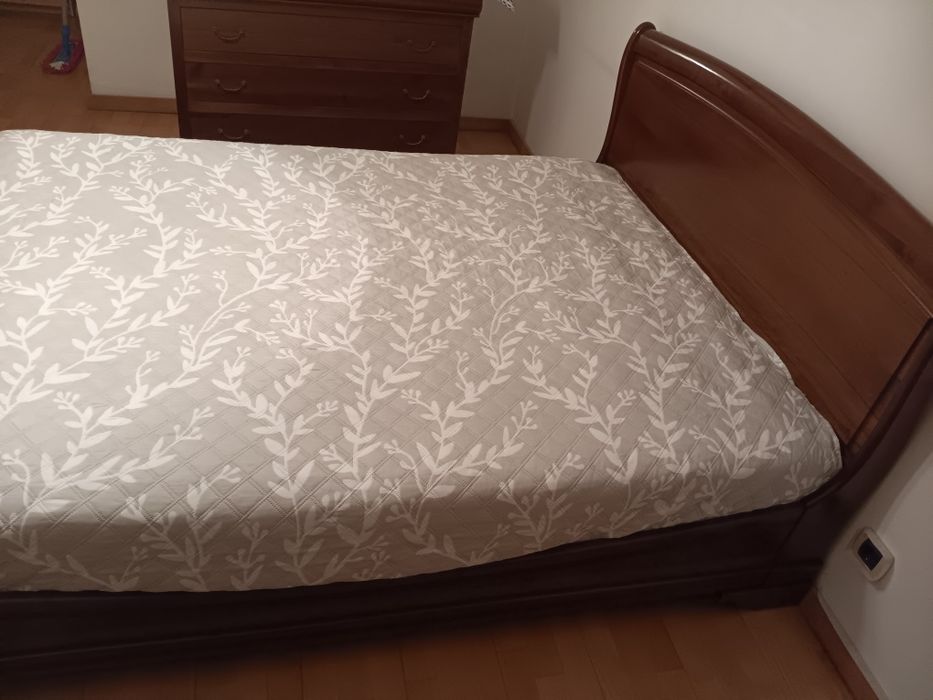 Cama casal com estrado