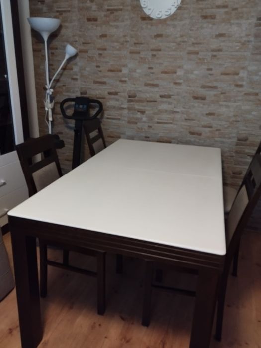 Sprzedam stół z krzesłami