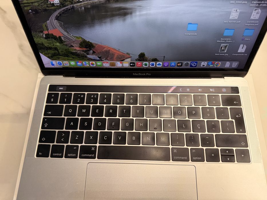Macbook Pro 13” 2016 Touch Bar com 4 portas Thunderbolt