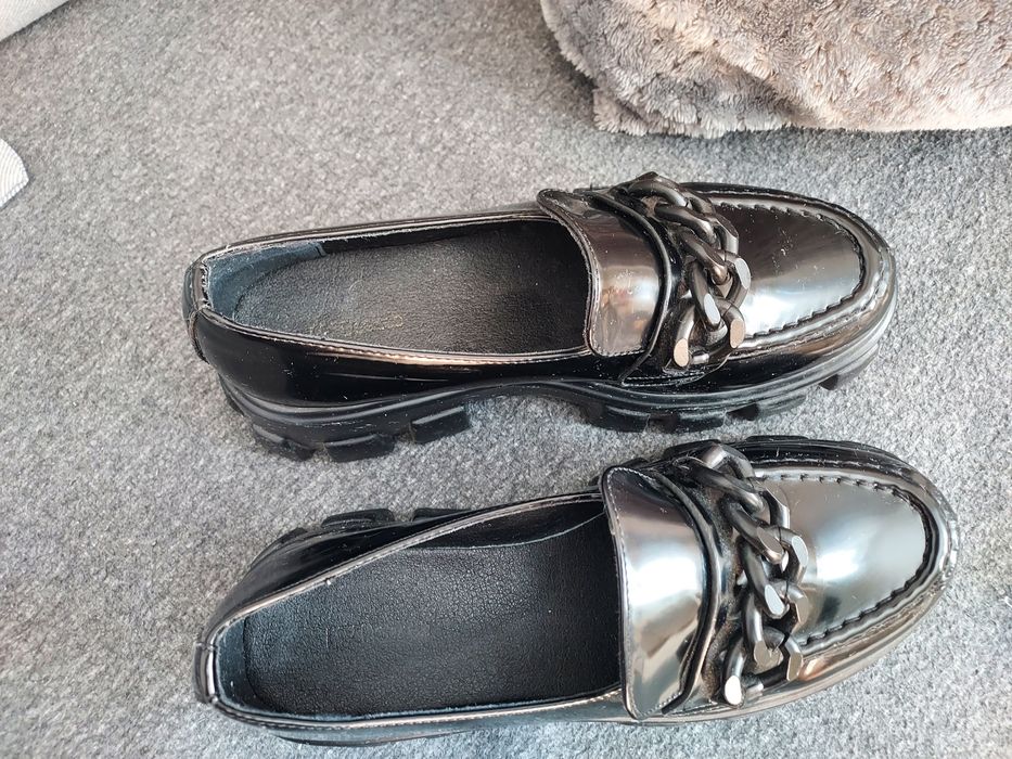Czarne  mokasyny