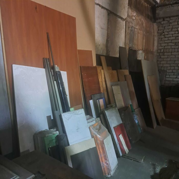Фасады,дсп,залишки різних матеріалів з під виробництва меблів