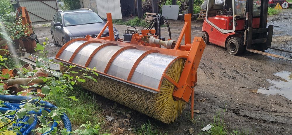 Szczotka, zamiatarka do traktora hydrauliczna tuż