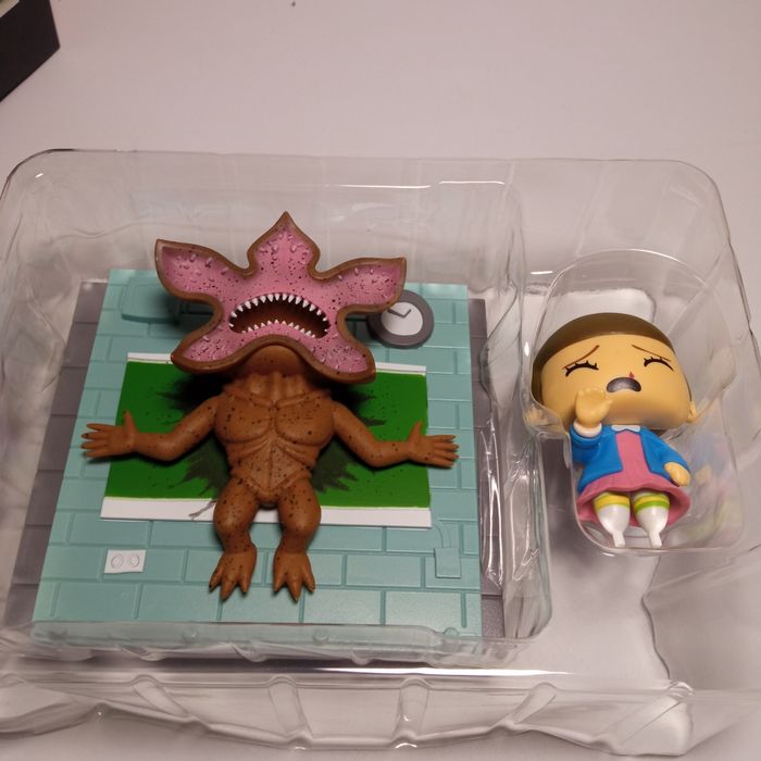 Фігурка - діорама по серіалу Stranger Things. Дивні Дива .