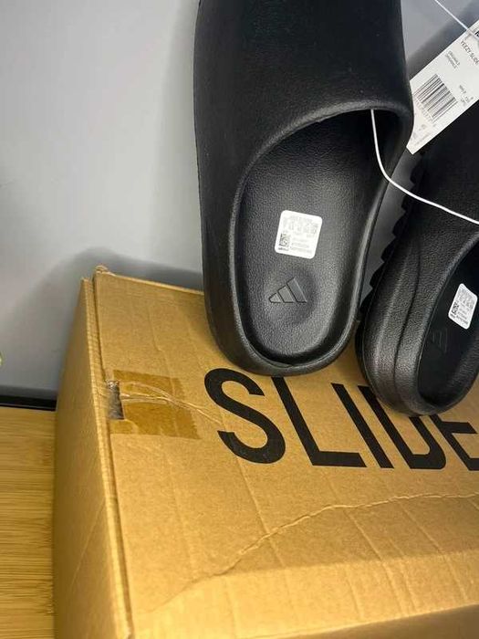 adidas Yeezy Slide .37