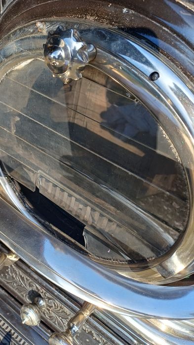 Piękny kominek żeliwny