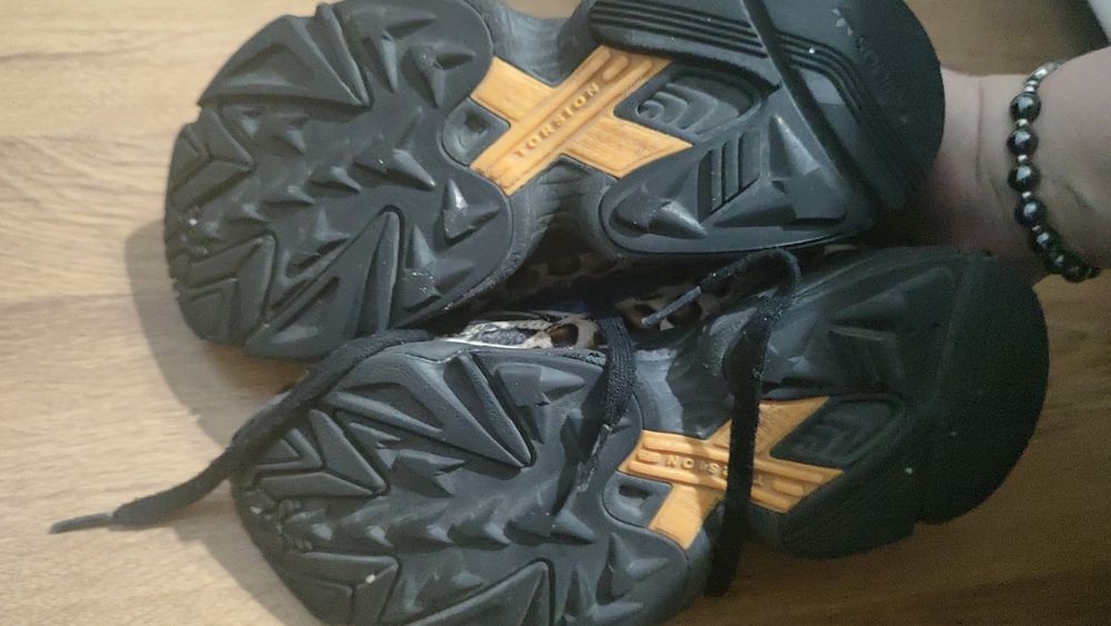 Sprzedam buty damskie adidasa rozmiar 36,5