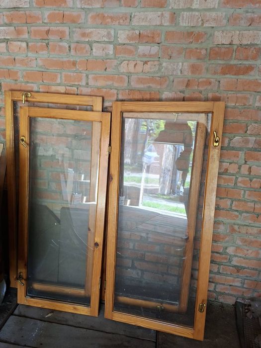 Вікно дерев'яне з коробом
