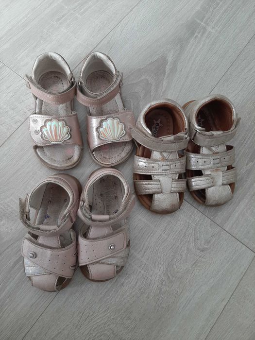 Босоніжки 22 та 24 розмір