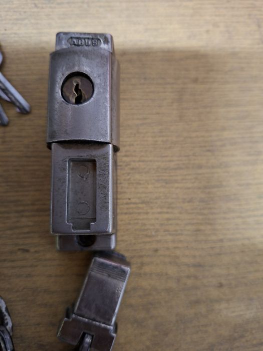 Blokada drzwi łańcuch i zamek na klucz Abus