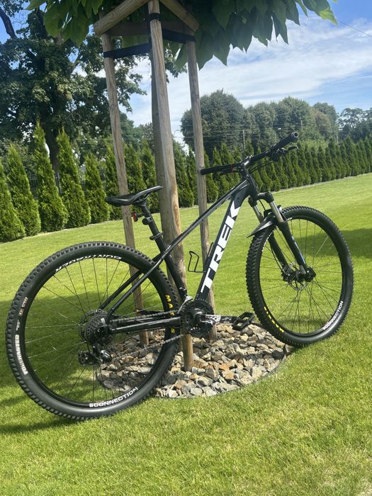 Trek Marlin 5 – czarny, koła 29”