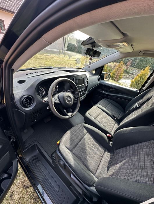Wynajem busów 9 osobowych Mercedes Vito automat