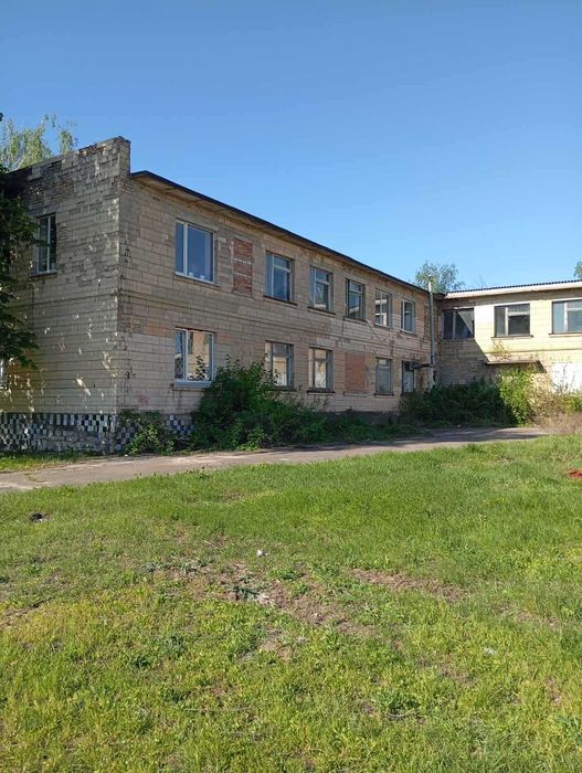 Нежитлова будівля 1 705.4 м2, 0.25 га. Коржі, пл. М. Семеняки 1-а