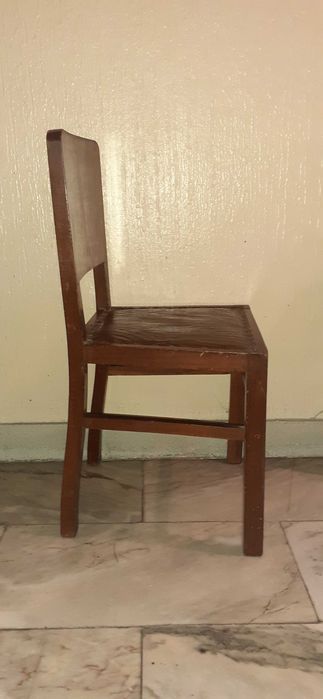 Cadeira Antiga c/ Tampo em Couro