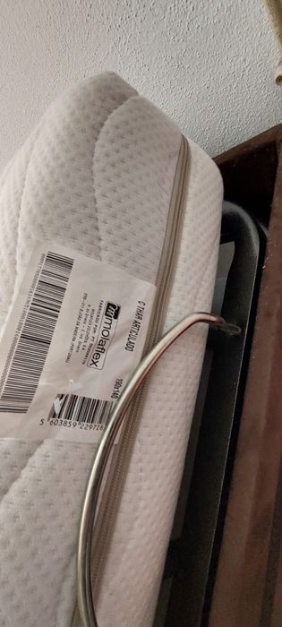 Cama articulada de casal, com comando eletrico, partes laterais revestidos com veludo castanho como nova