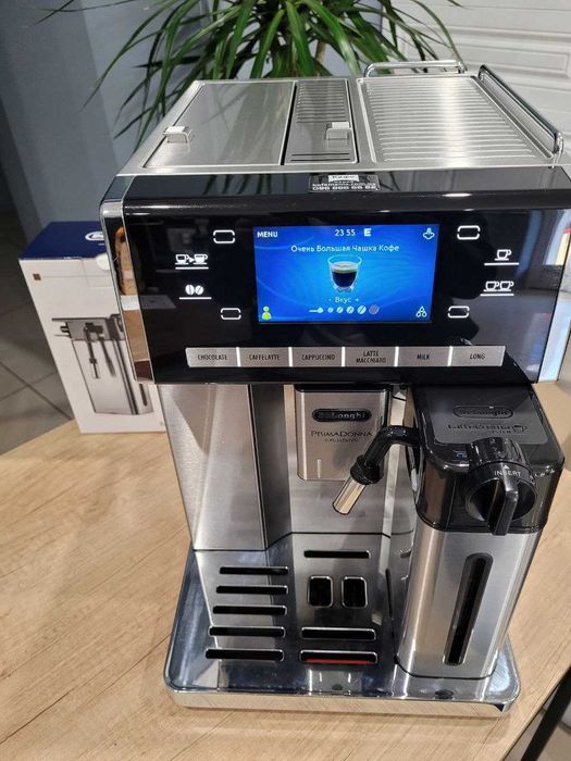 Кавоварка кофемашина премиум Delonghi ESAM 6850 M домой