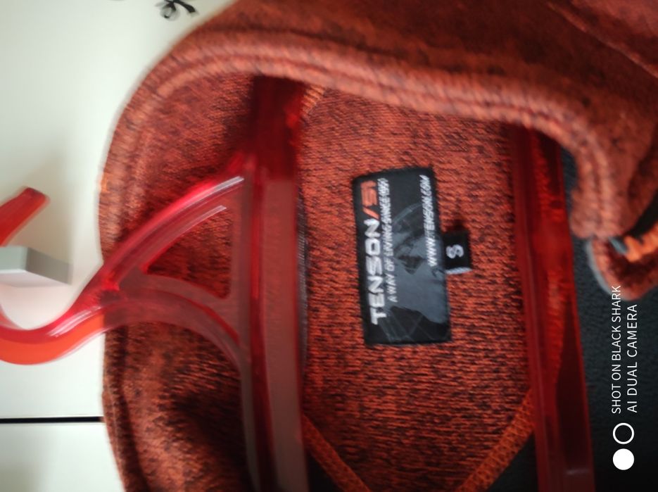 Продам кофту Tenson S