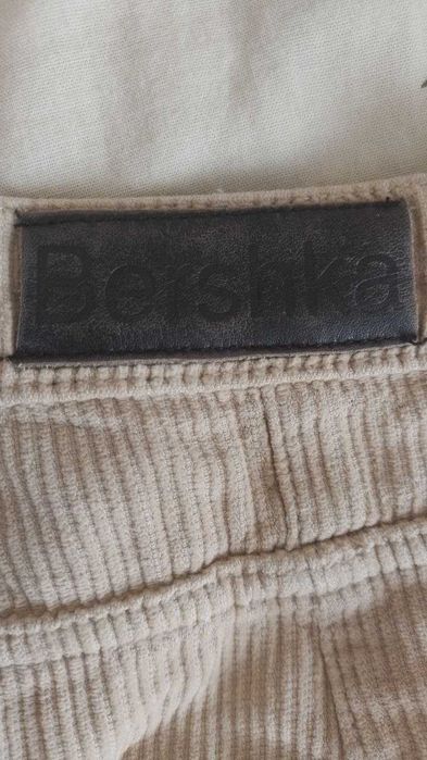 Продам стильні штани з вельвету від Bershka
