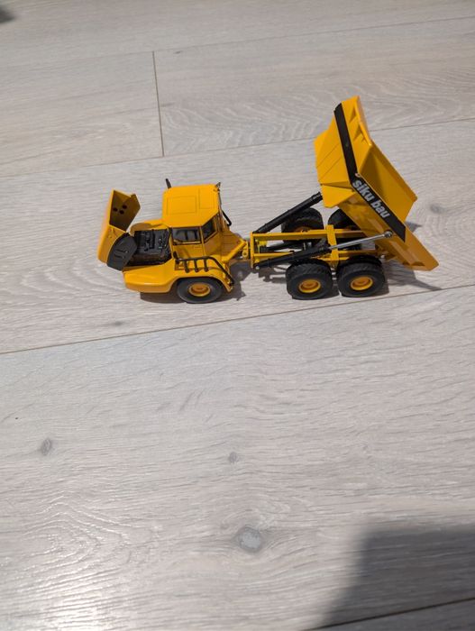 Model ciężarówki budowlanej – SIKU BAU