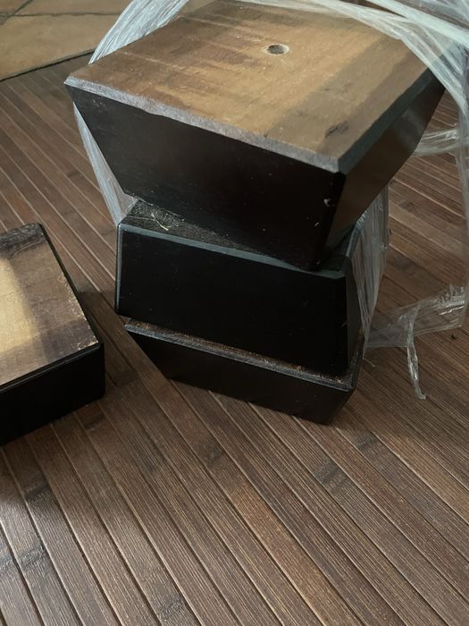 Quatro pés para sofa 2,5€*4 (em madeira)