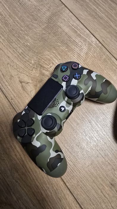 Zestaw: 2x Pad PS4 DualShock 4 v2 - Prawie nieużywane