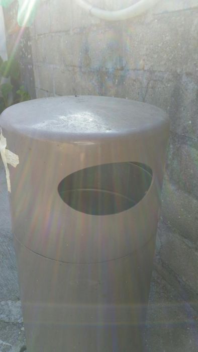 Caixote de lixo muito prático com contentor movivel