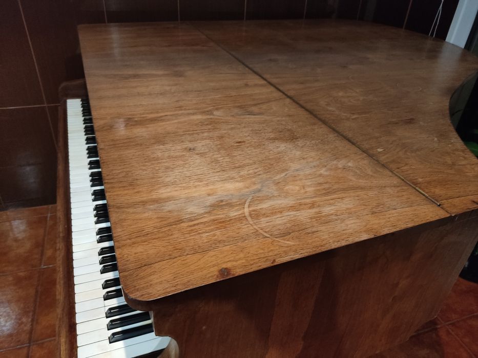 Vendo piano em muito bom estado