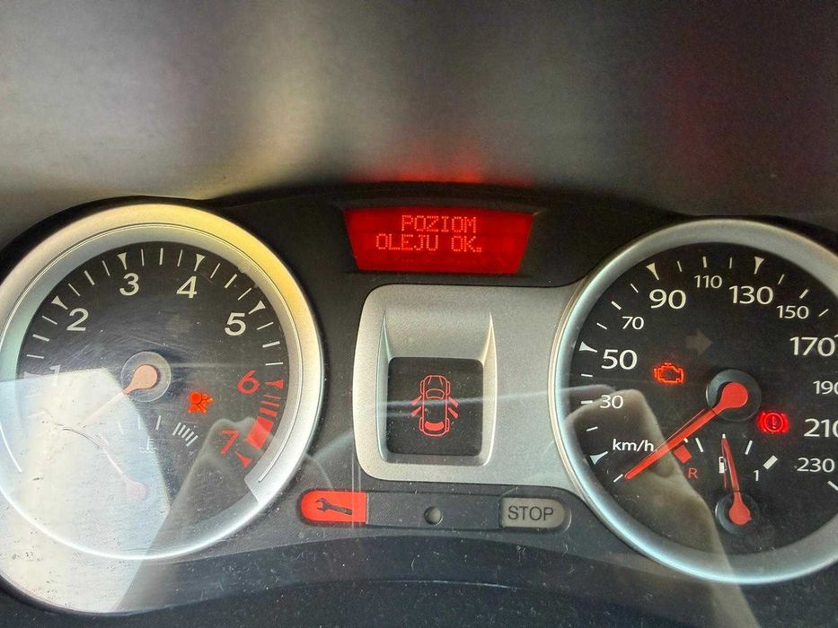 Reno Clio III 1,2 z 2010 roku, uszkodzony.