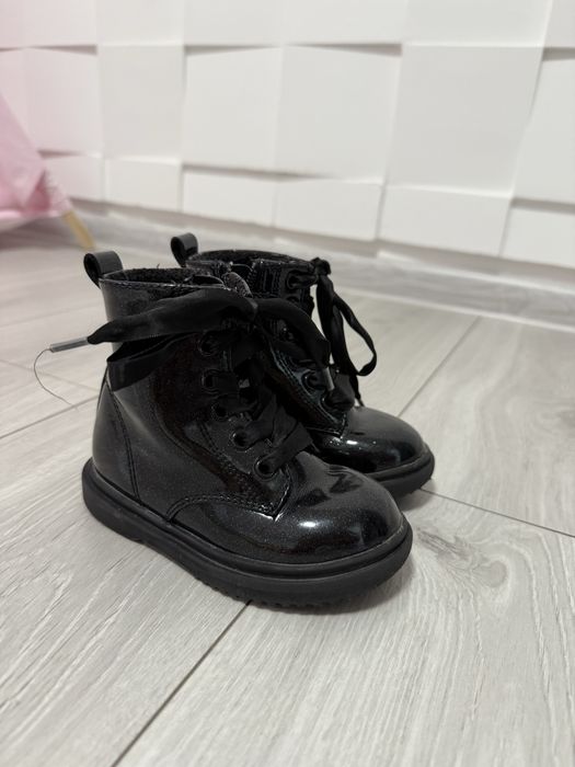 Чобітки ботінки next на дівчинку 22 р лакові