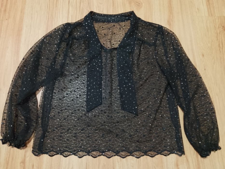 Czarna siateczkowa bluzka z kryształkami wiązana z przodu