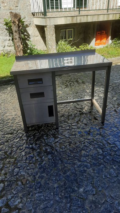 Balcões e mesas inox