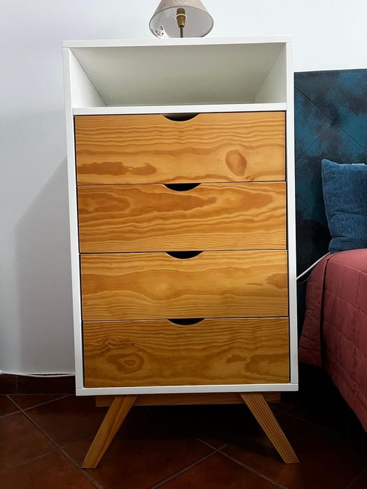 Duas comodas em estado de novas