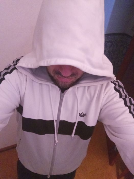 Casaco Adidas tamanho M sem uso
