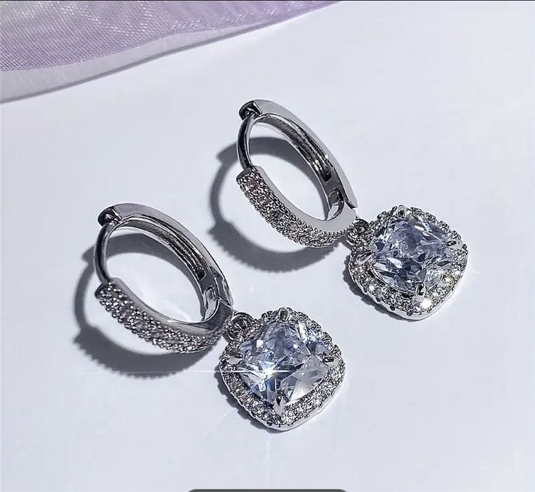 Сережки в срібному кольорі