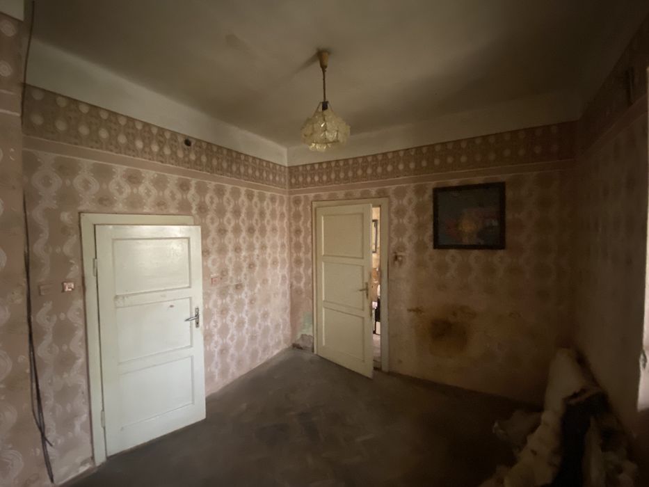 Продається 2-х кімнатна квартира від власника.