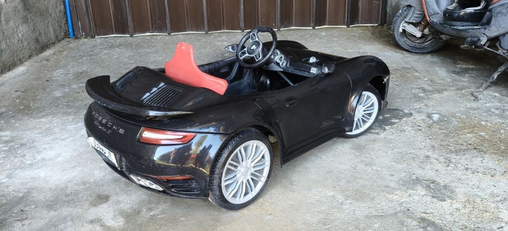 Carro a bateria usado