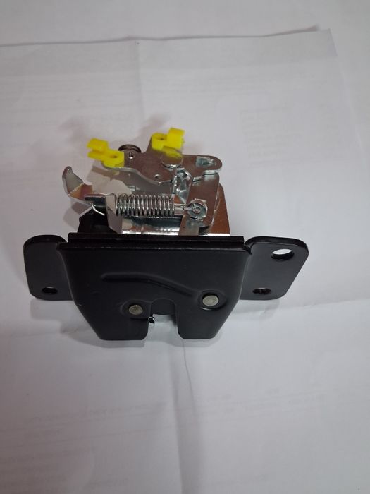 Fechadura tampa Mitsubishi  L400