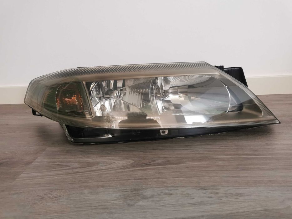 Farol Renault Laguna Grandtour 1.9 dci 120 cv 2001/2007