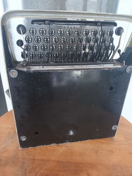 Máquina de escrever Olivetti Pluma 22